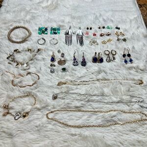 Lots of jewelry